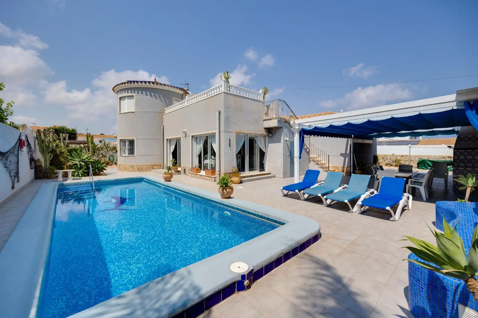 House with pool for sale in Orihuela Costa