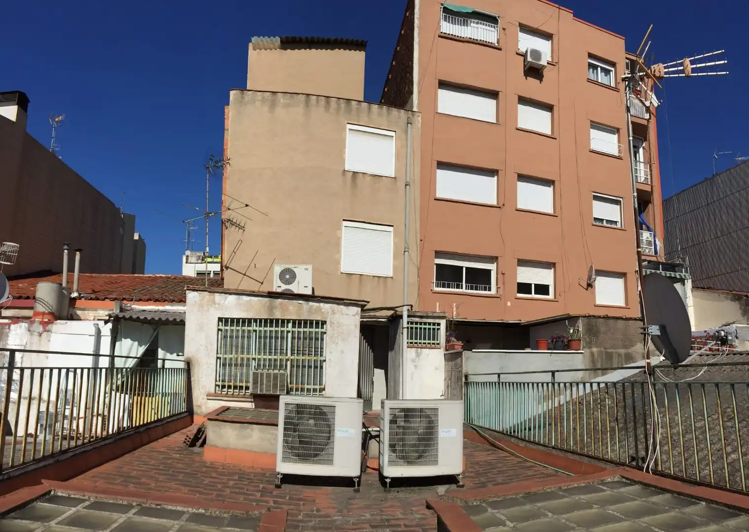 Exterior view of Buildings for sale in Sabadell