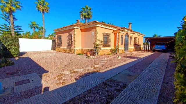 Casa-chalet en Venta en Calle Santa Pola en Formentera del Segura