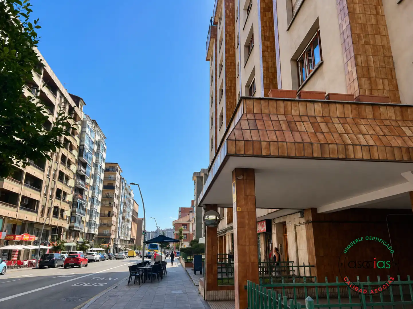 Vista exterior de Pis en venda en Gijón  amb Calefacció, Jardí privat i Parquet
