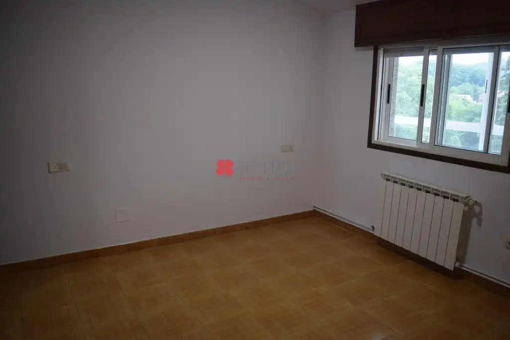 Habitación de Piso en venta en Oroso con Calefacción y Trastero