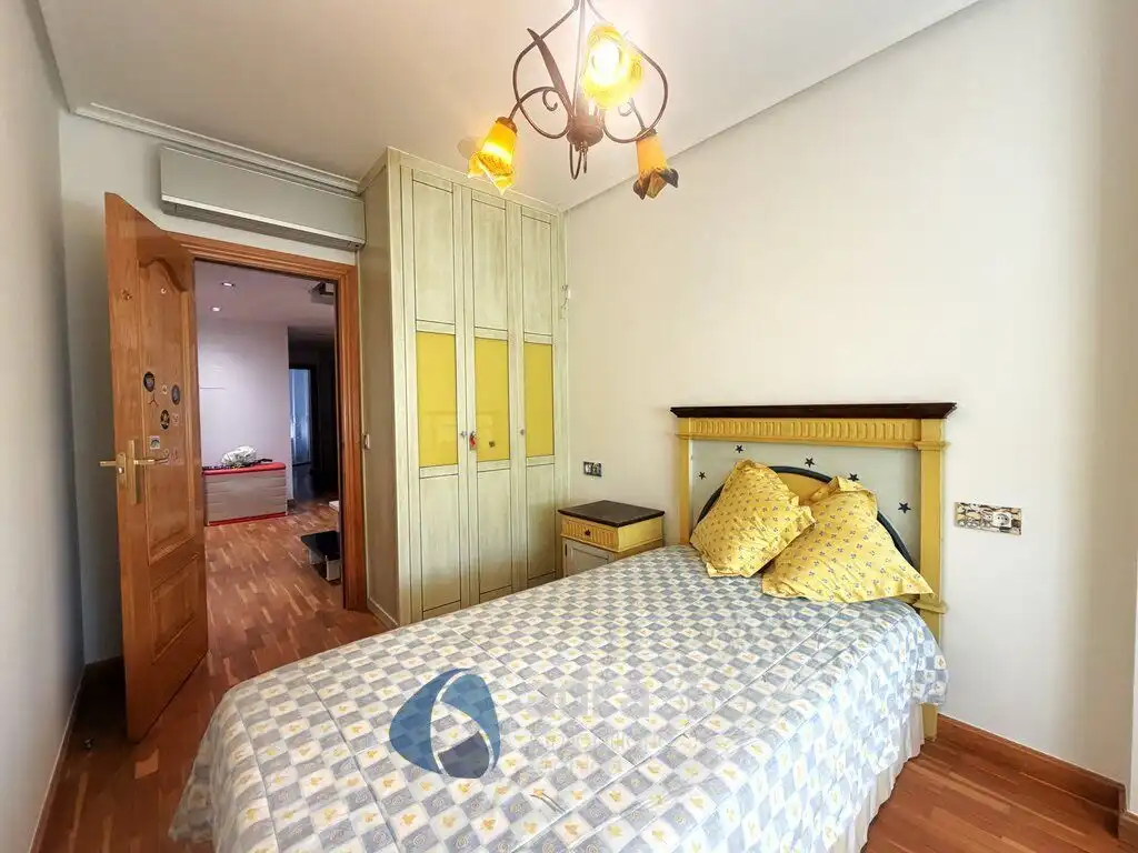 Flat for rent in Estambrera, Cascajos - Piqueras