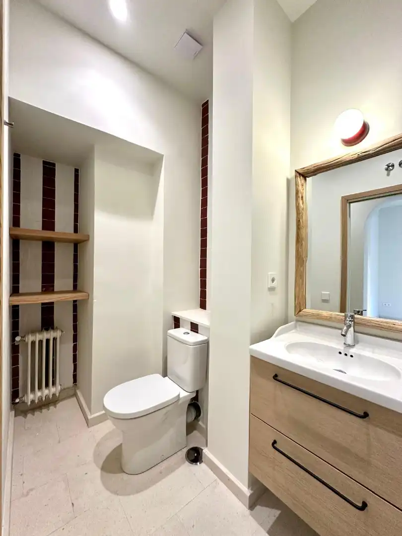 Badezimmer von Erdgeschoss zum Verkauf in Madrid mit Klimaanlage, Heizung und Ofen