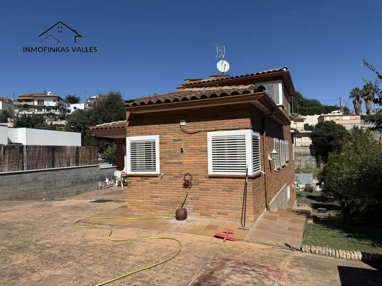 Vista exterior de Casa o xalet en venda en Lliçà de Vall amb Aire condicionat, Calefacció i Jardí privat