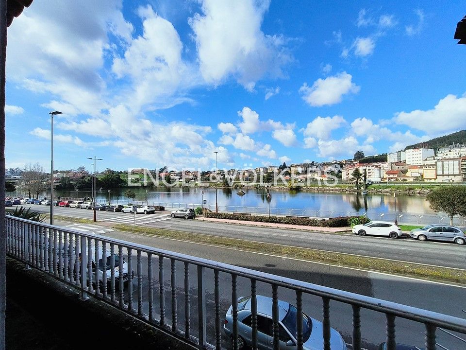 Vista exterior de Casa o xalet en venda en Pontevedra Capital  amb Calefacció, Terrassa i Balcó