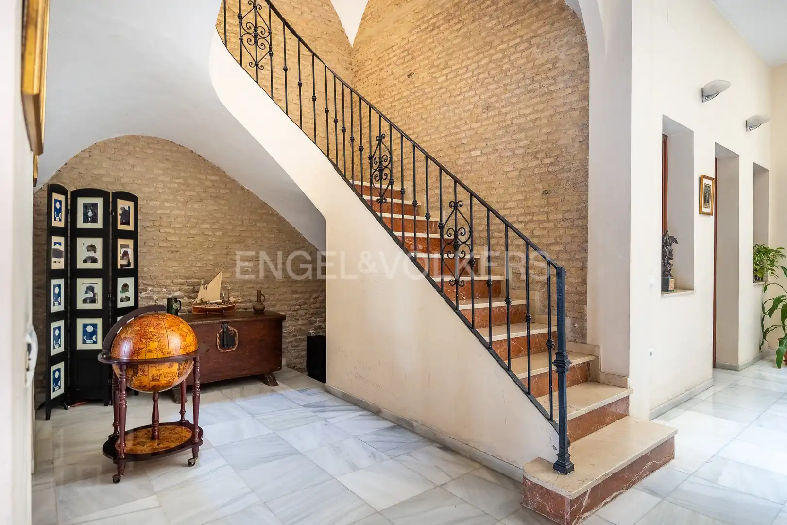 Houses for sale in Sevilla  with Air Conditioner, Heating and Storage room