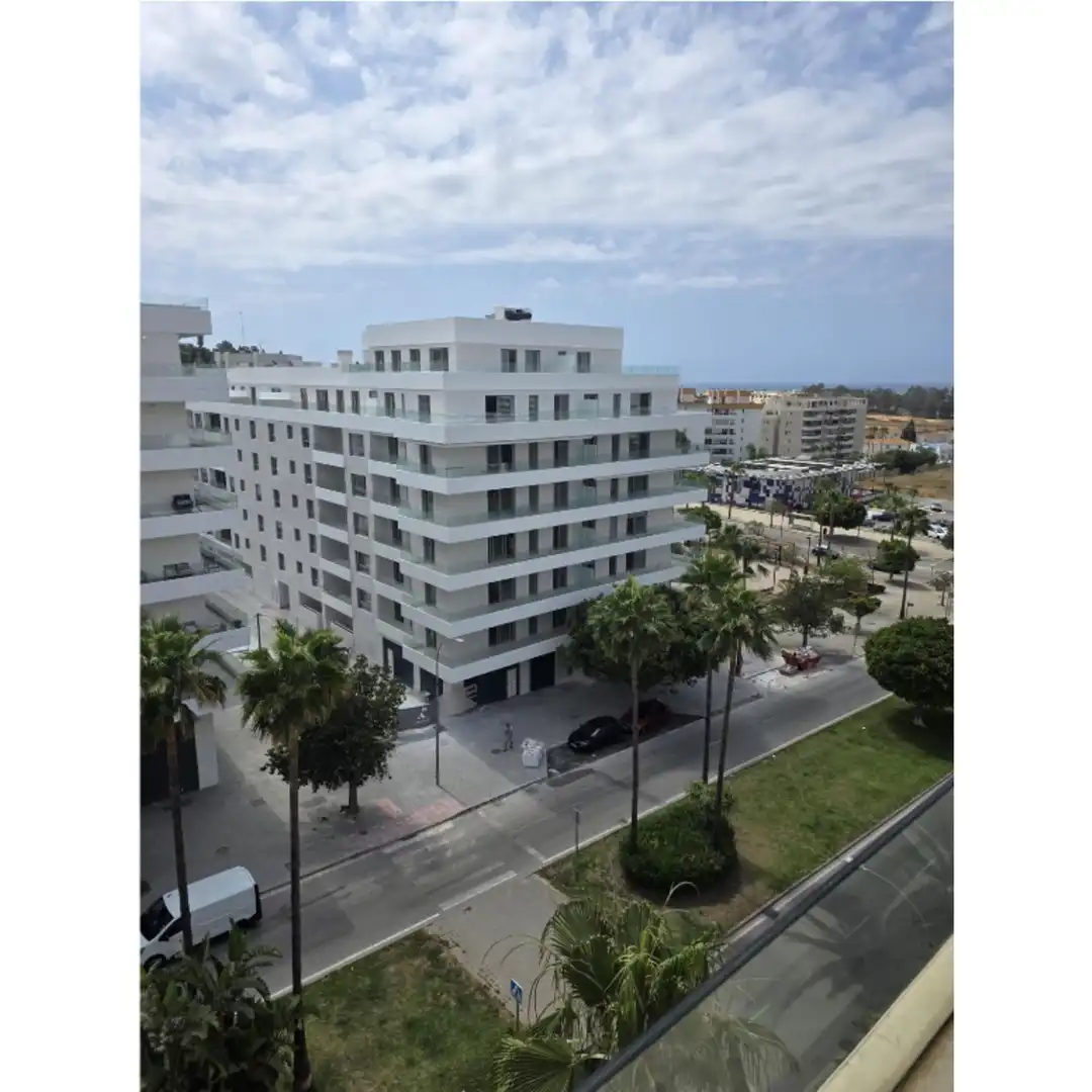 Vista exterior de Apartament en venda en Marbella amb Aire condicionat i Piscina comunitària