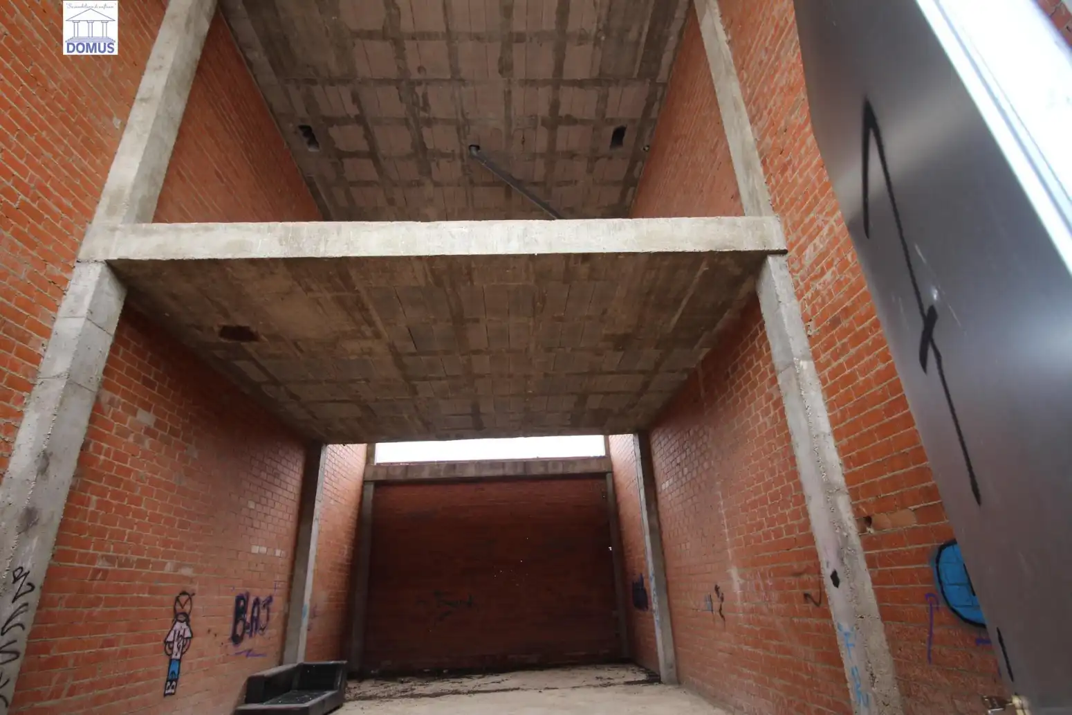 Commercial properties for sale in Valdelacalzada