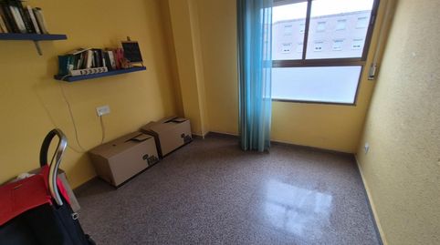 Foto 2 de Piso en venta en Plaza de Toros - Avenida Chapí - Trinquete, Elda