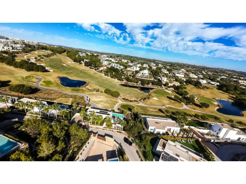 House with pool for sale in Avenida de las Colinas, imagen 4