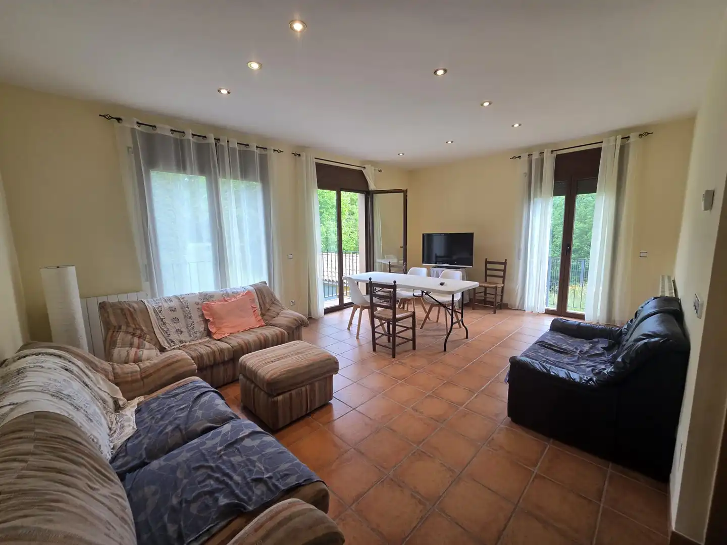 Sala d'estar de Casa o xalet en venda en Vallfogona de Ripollès amb Calefacció, Jardí privat i Parquet
