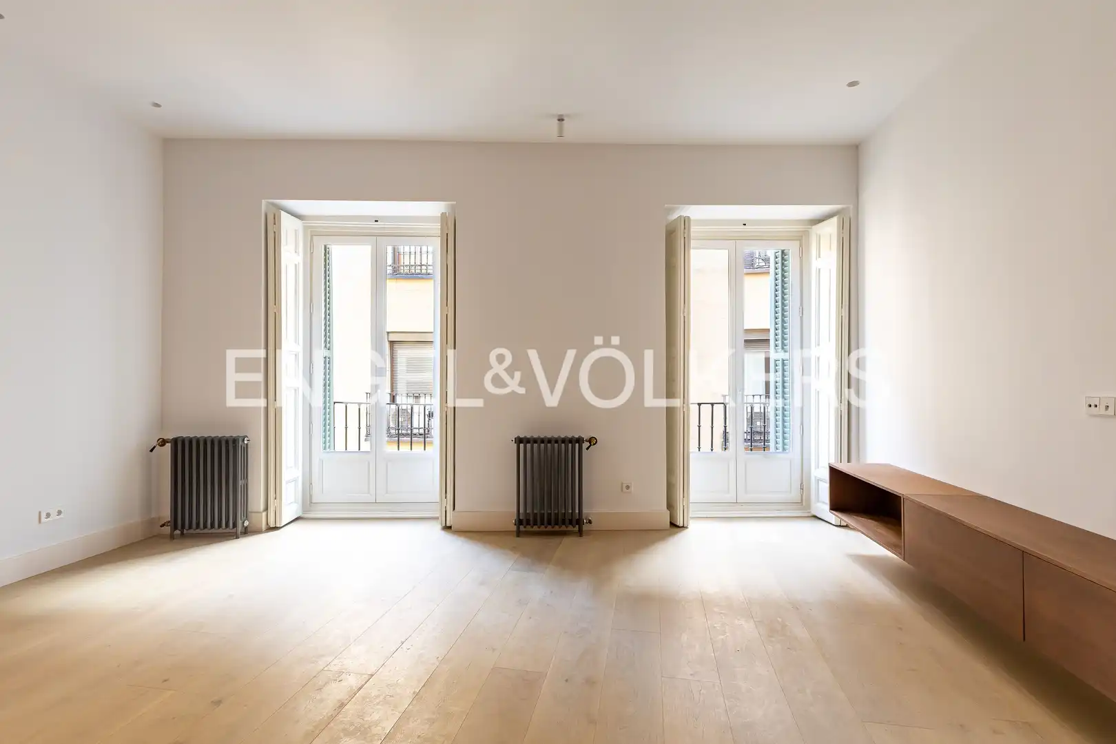 Living room of Flat for sale in  Madrid Capital  with Air Conditioner, Heating and Storage room