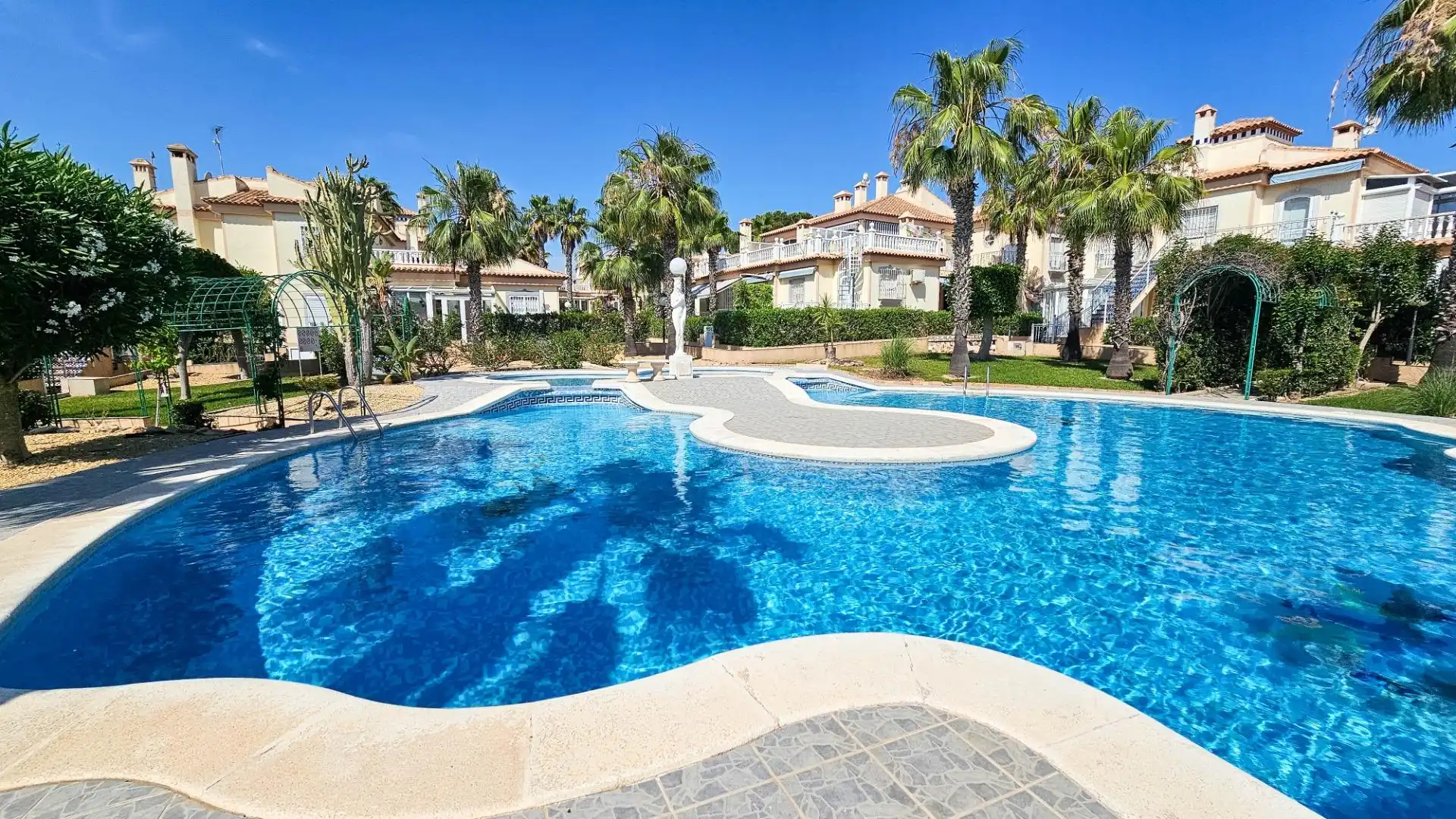 Piscina de Casa o chalet en venta en Orihuela con Aire acondicionado, Jardín privado y Terraza