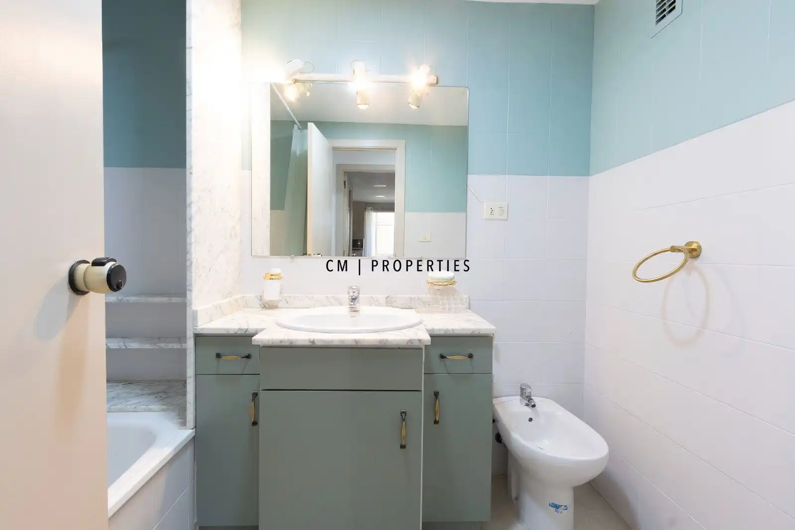 Badezimmer von Wohnung zur Miete in Quatre Carreres
