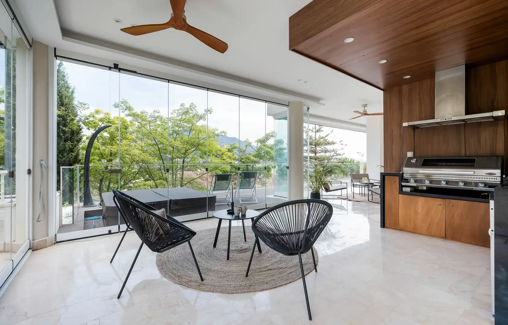 Sala de estar de Planta baja en venta en Marbella con Aire acondicionado, Calefacción y Jardín privado