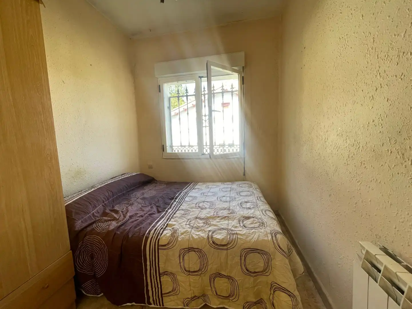 Habitación de Casa adosada en venta en Avilés con Calefacción