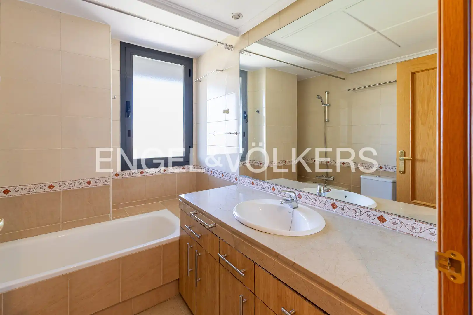 Baño de Ático en venta en Madrid con Aire acondicionado, Calefacción y Parquet