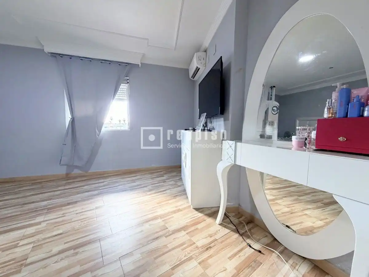 Dormitori de Casa o xalet de lloguer en Málaga amb Aire condicionat i Terrassa