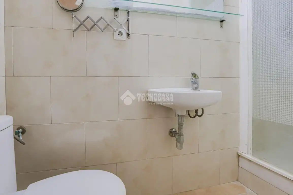 Bany de Pis en venda en Terrassa amb Terrassa i Balcó