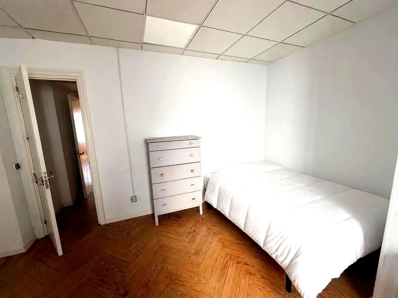 Bedroom of Flat for rent in Madrid  with Air Conditioner, Heating and Terrace