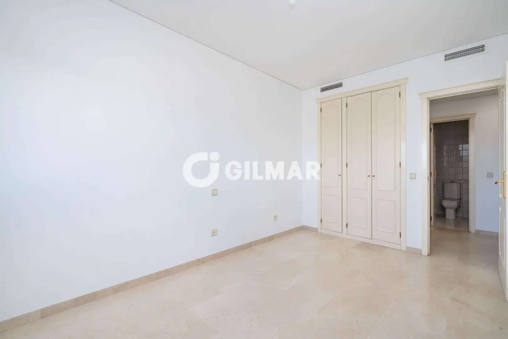 Bedroom of Flat for sale in Madrid  with Heating, Private garden and Storage room
