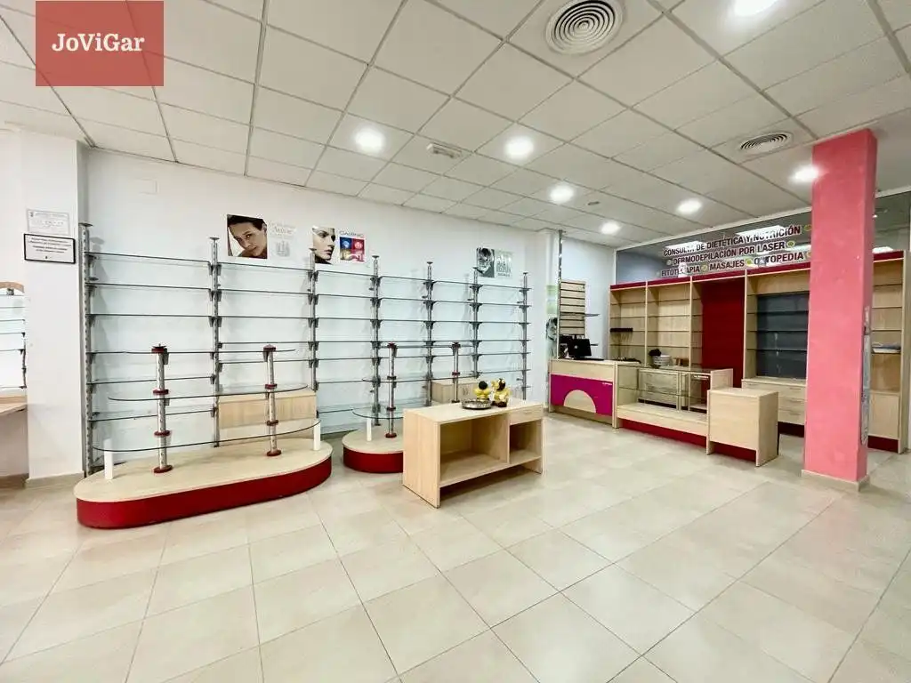 Local comercial en venda a Totana