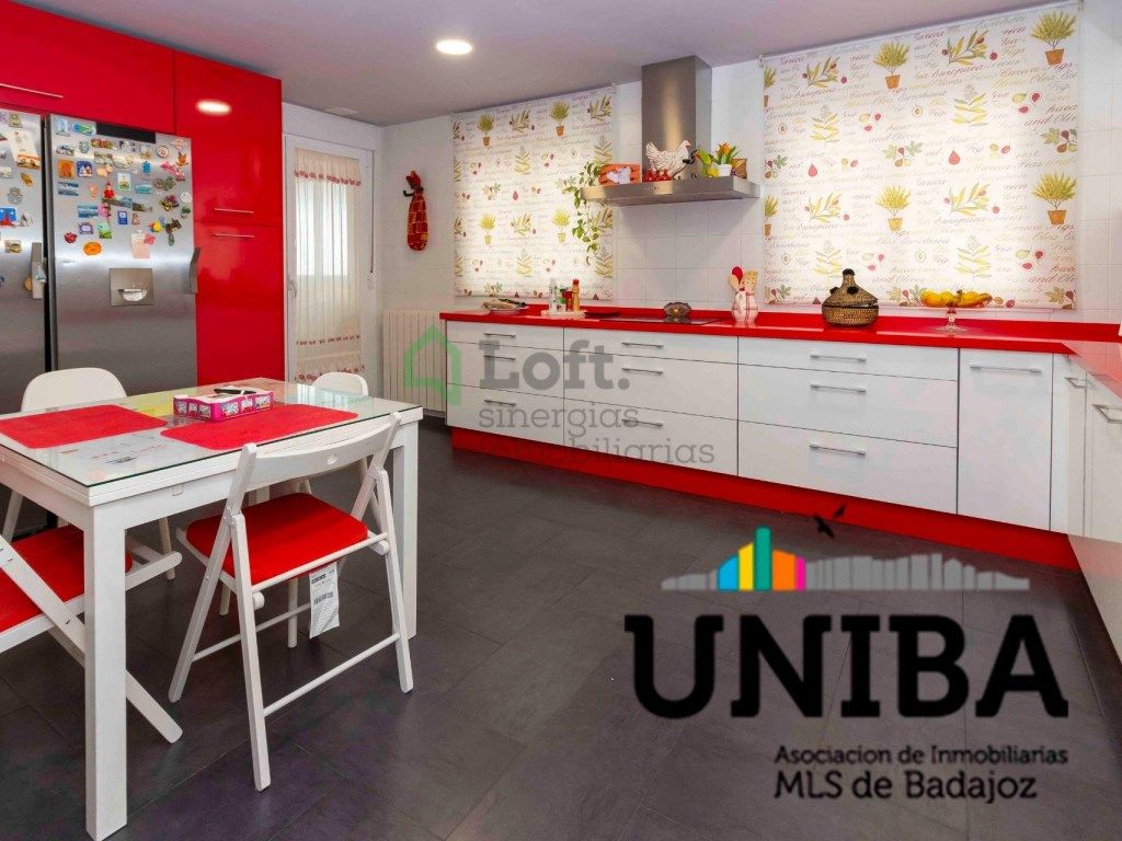 Kitchen of Flat for sale in Badajoz Capital  with Air Conditioner and Heating