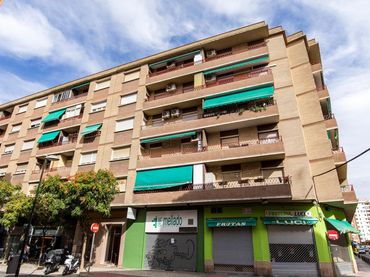 Piso con balcón en venta en Calle SARASATE, PABLO