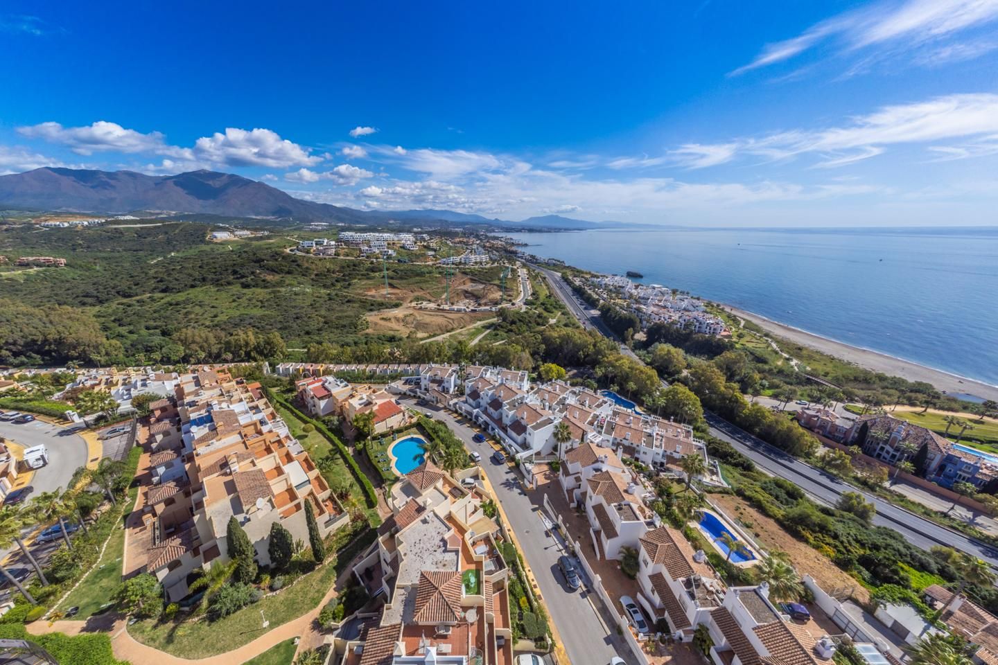 Vista exterior de Apartament en venda en Casares amb Aire condicionat, Terrassa i Piscina comunitària