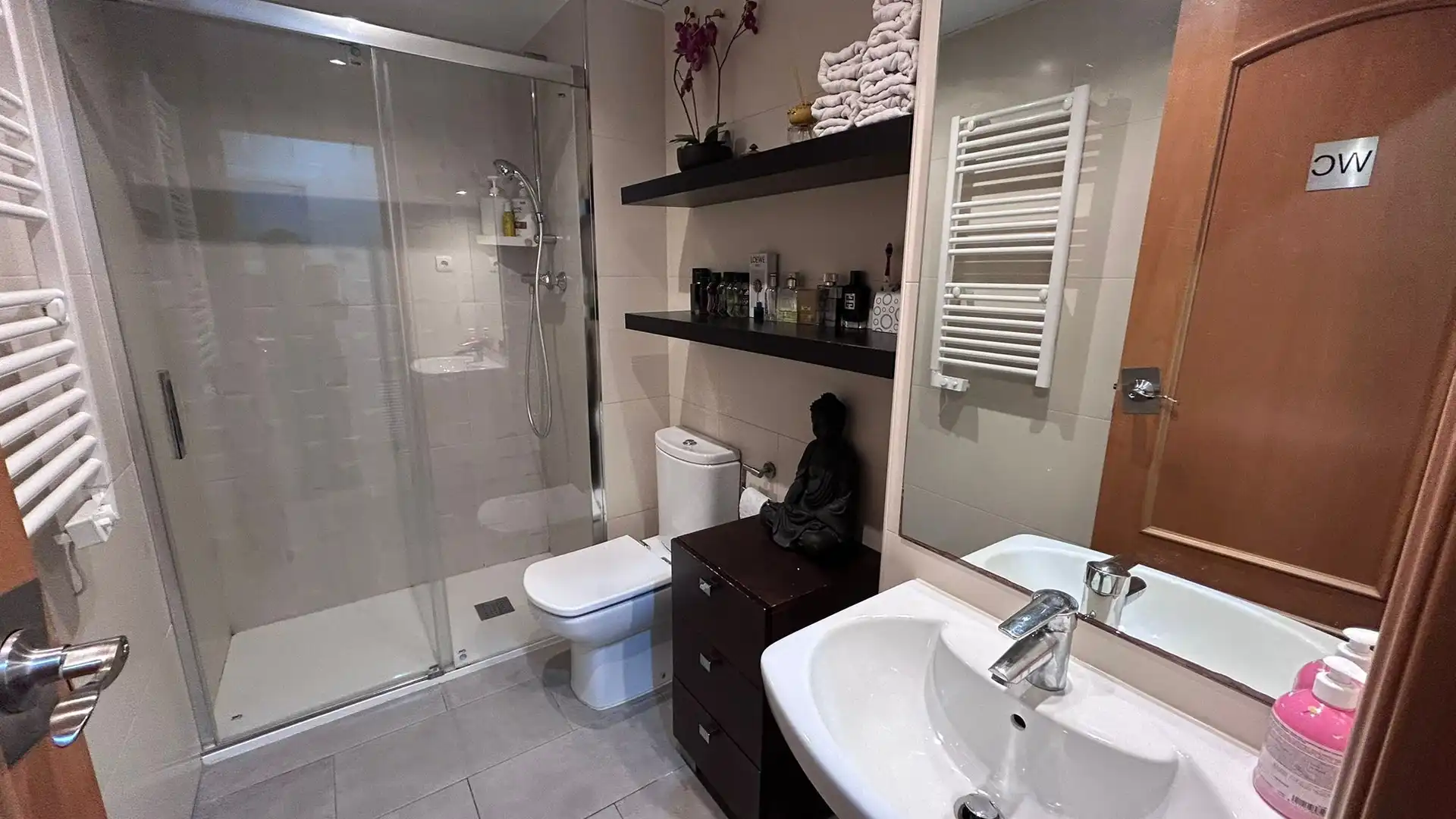 Bathroom of Ground floor for sale in Cornellà de Llobregat  with Storage room