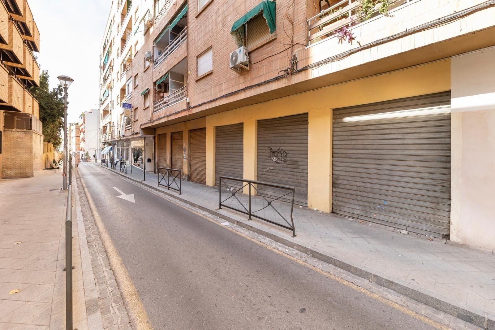 Exterior view of Premises for sale in  Granada Capital