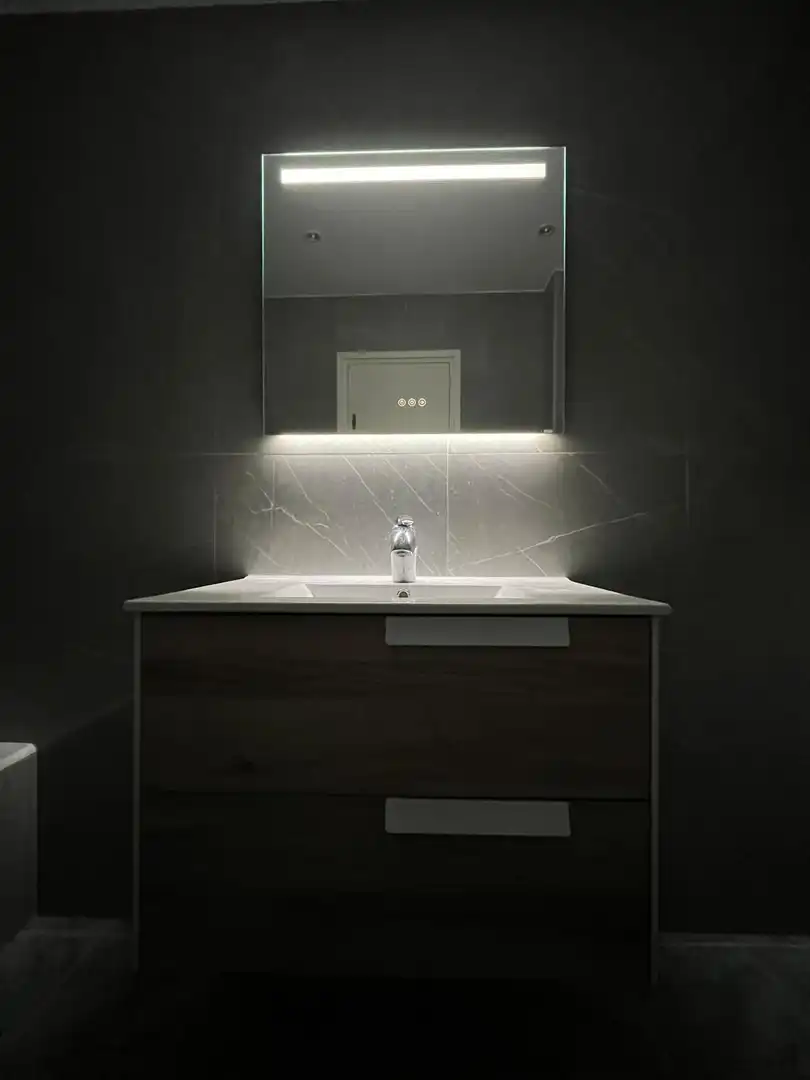 Badezimmer von Wohnung zum Verkauf in Barcelona mit Klimaanlage, Heizung und Parkett