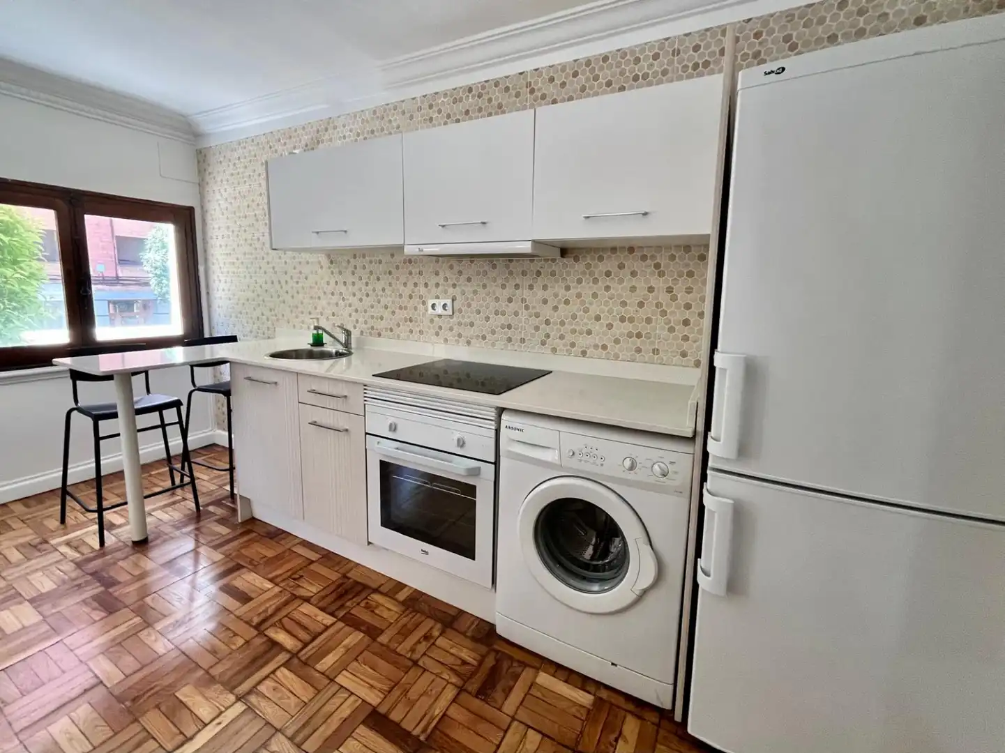 Kitchen of Flat for rent in Gijón   with Heating and Parquet flooring