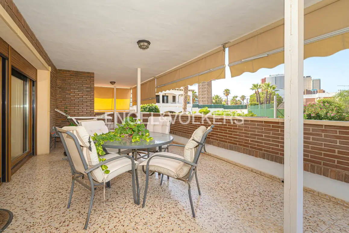 Terraza de Casa o chalet en venta en Benidorm con Aire acondicionado, Jardín privado y Piscina
