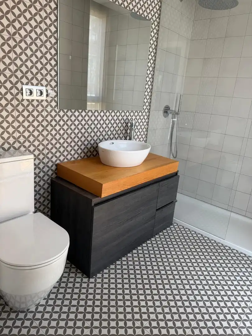 Baño de Piso en venta en Lloret de Mar con Aire acondicionado, Calefacción y Piscina comunitaria