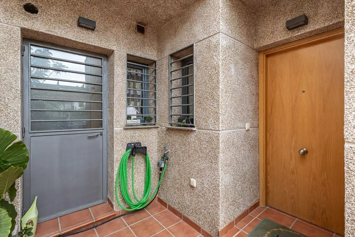 Detached homes for sale in Poniente