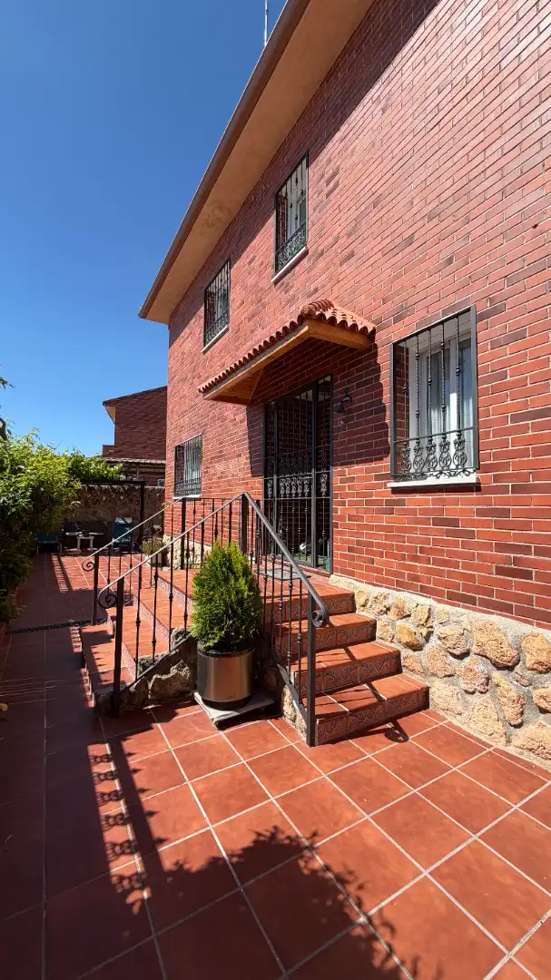 Exterior view of Houses for sale in Campo Real  with Air Conditioner, Heating and Private garden