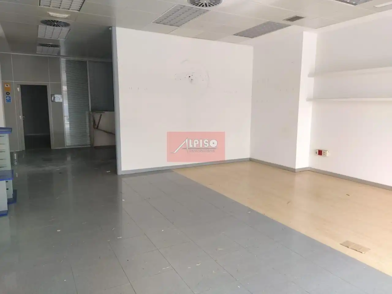 Local comercial de lloguer a Ventiun, imagen 2