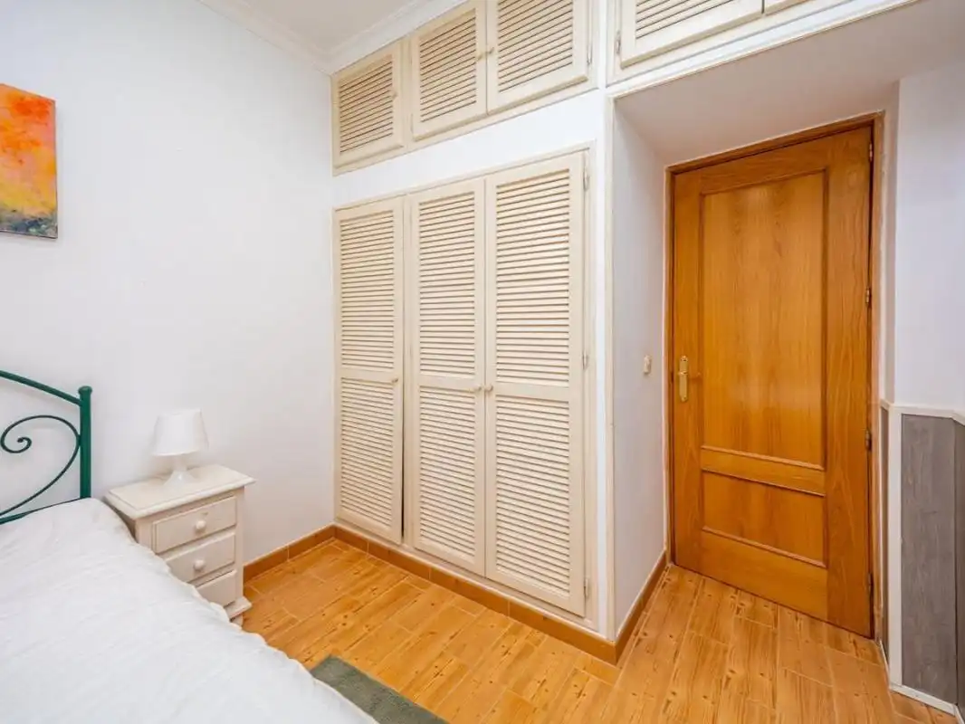 Dormitori de Planta baixa en venda en Madrid amb Calefacció, Terrassa i Moblat
