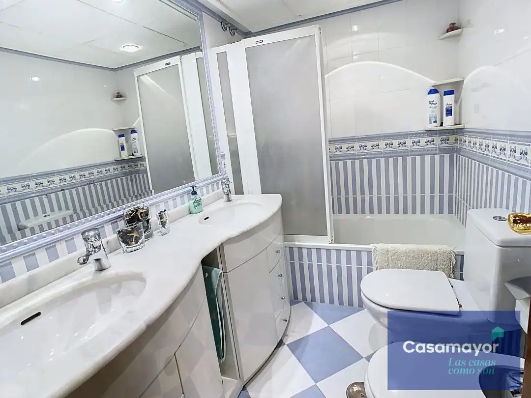 Bathroom of Flat for sale in Alicante / Alacant  with Air Conditioner, Heating and Storage room