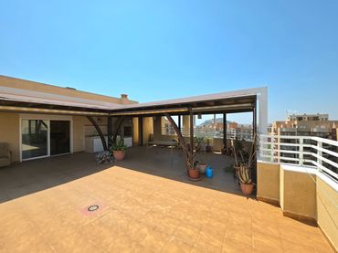 Ático con balcón en venta en Calle Foguerer José Angel Guirao 5