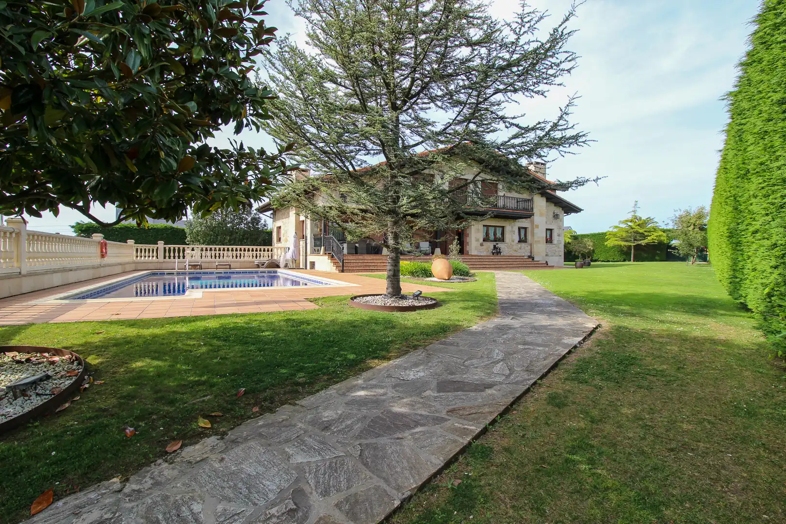 Jardín de Casa o chalet en venta en Santa Cruz de Bezana con Calefacción, Jardín privado y Terraza