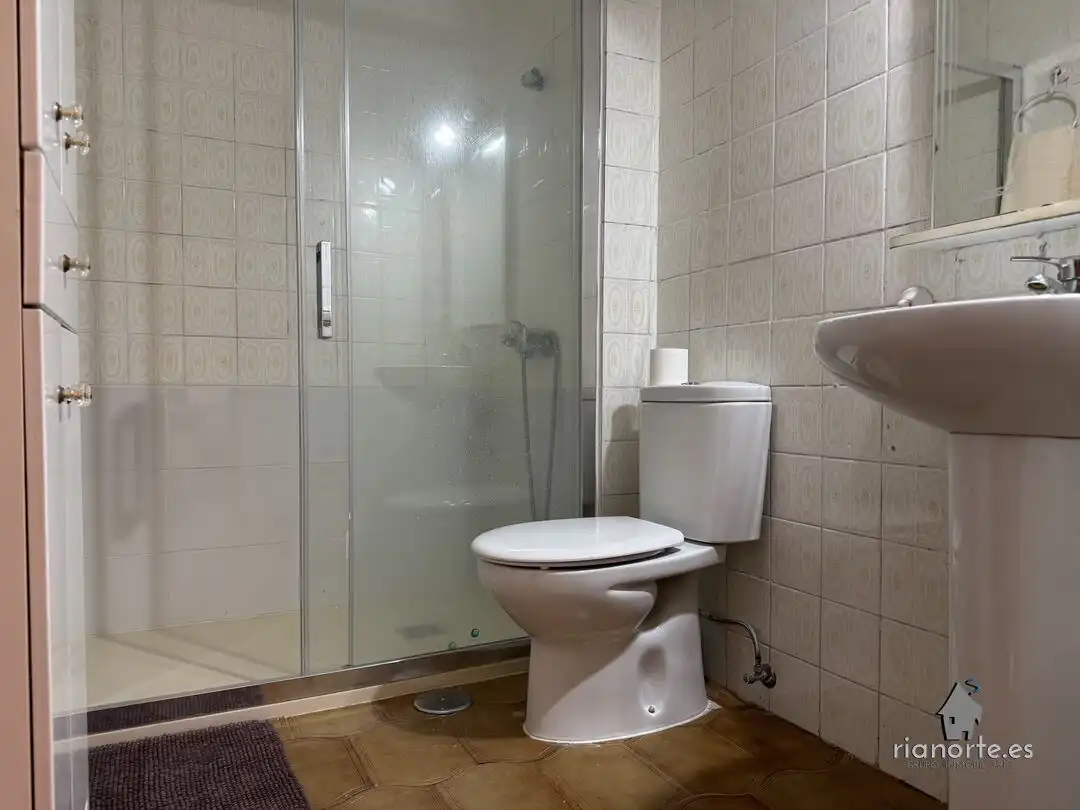 Baño de Piso en venta en Ribadesella con Calefacción