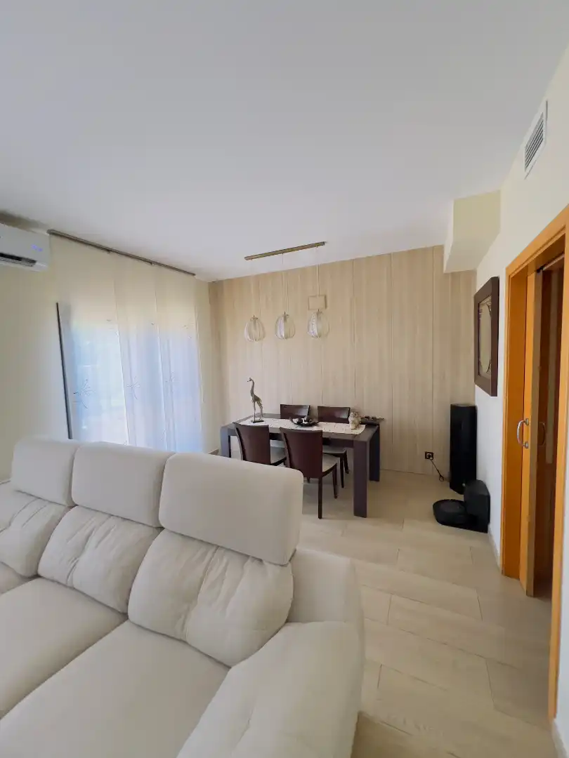 Sala de estar de Casa adosada en venta en Reus con Aire acondicionado, Calefacción y Jardín privado