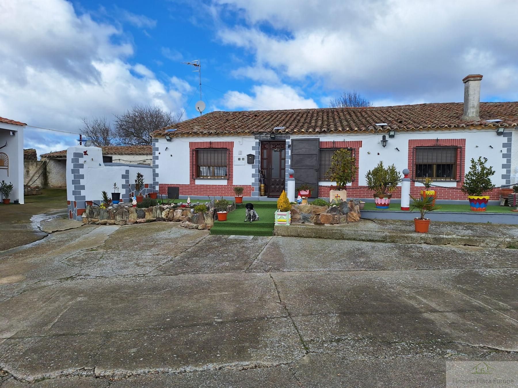 Exterior view of House or chalet for sale in Berrocal de Huebra  with Storage room and Furnished