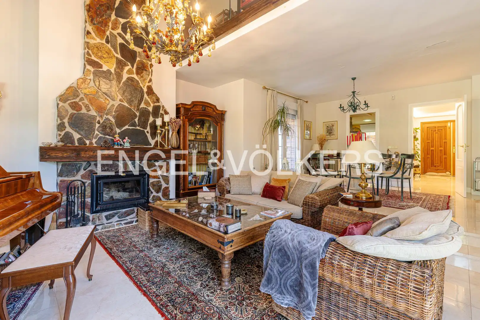 Sala d'estar de Casa adosada en venda en Galapagar amb Aire condicionat, Calefacció i Jardí privat