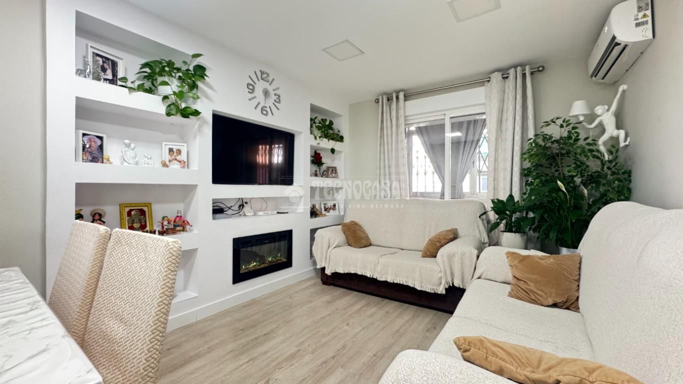 Living room of Flat for sale in  Madrid Capital  with Air Conditioner, Heating and Terrace