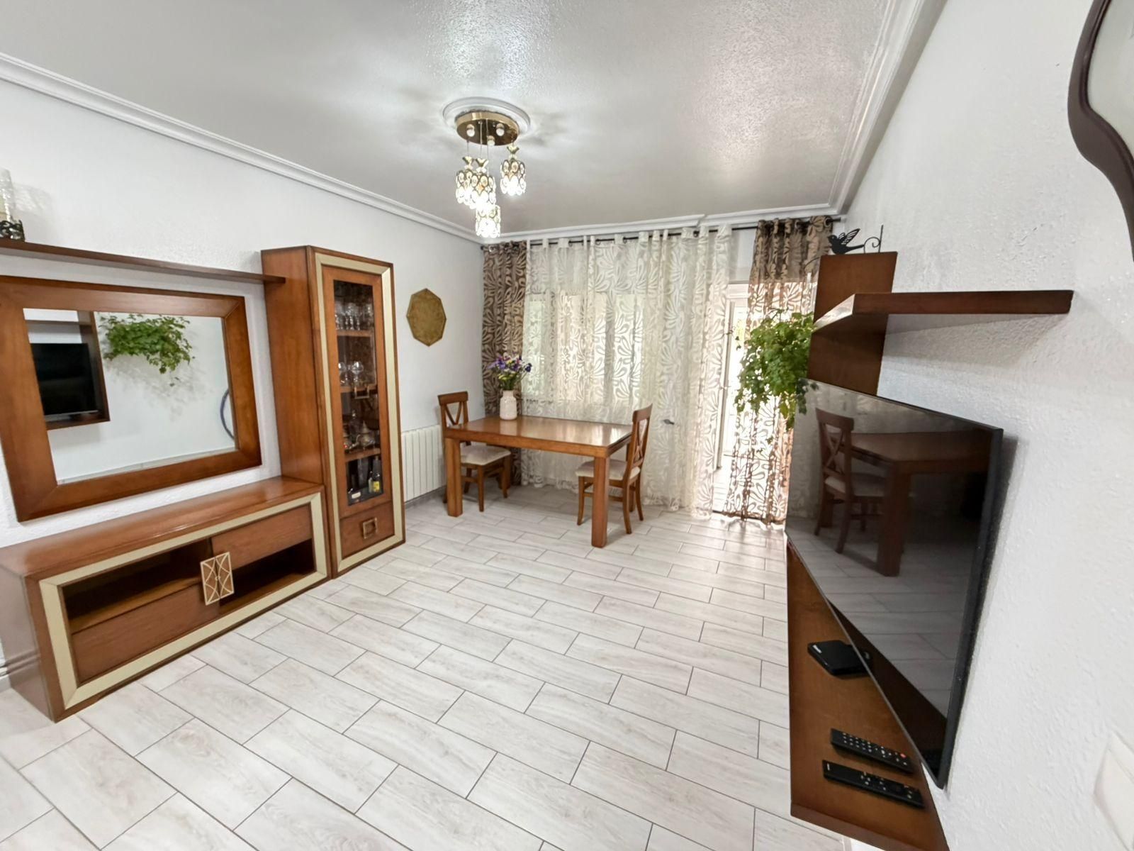 Sala de estar de Casa adosada en venta en Torrevieja con Aire acondicionado, Calefacción y Jardín privado