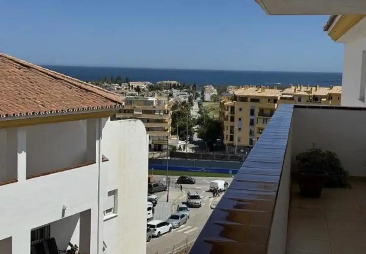 Vista exterior de Ático en venta en Marbella con Calefacción, Terraza y Amueblado