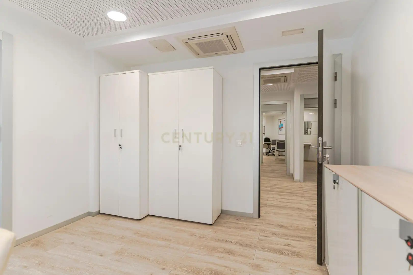 Büro zum Verkauf in Granada mit Klimaanlage und Abstellraum